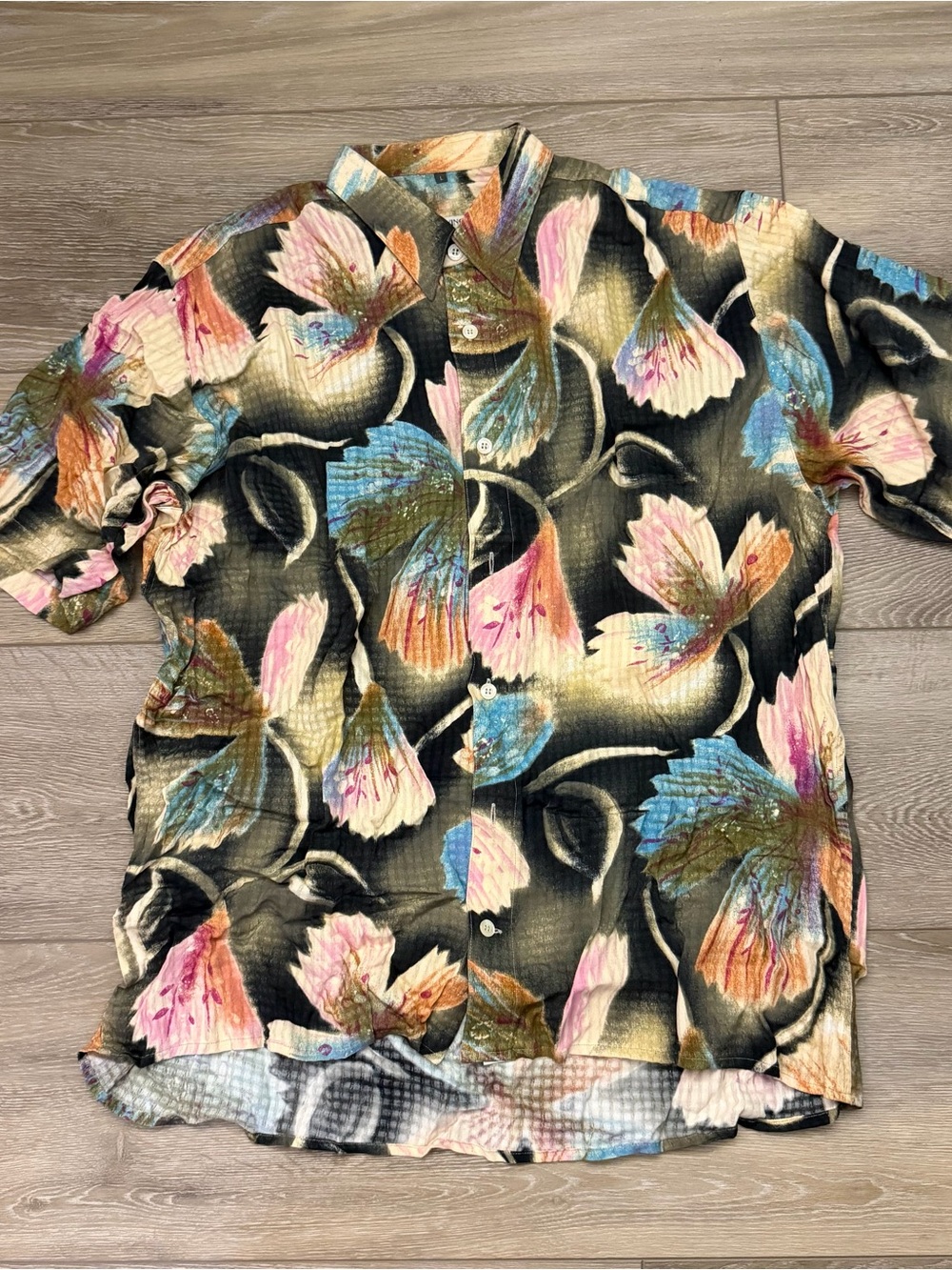 DaVinci Black Floral Short-Sleeve Button-Down Shirt